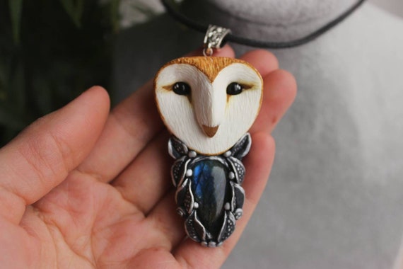 Owl Jewelry necklace Pendant with barn owls Bird necklace with raptor bird Animal totem Animals jewel Dark fantasy jewelry