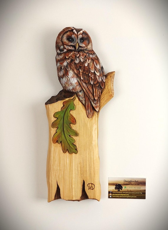 Chouette Sculpté sur Bois, Hibou et feuille de chêne Arbre, Art Oiseau Nocturne, Amateur de Nature, Décoration Unique, Cadeau Elle et Lui